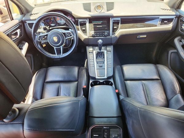 2017 PORSCHE MACAN