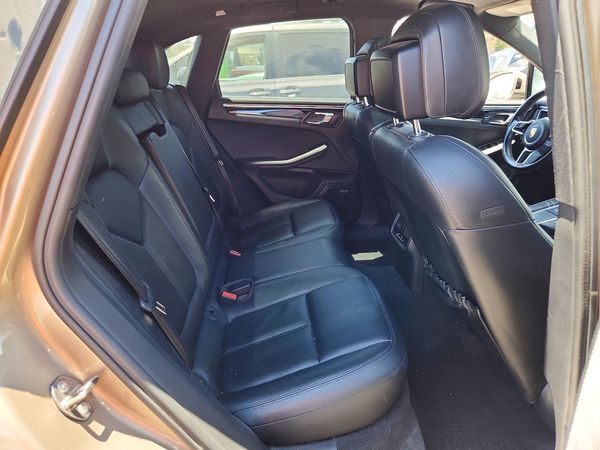 2017 PORSCHE MACAN