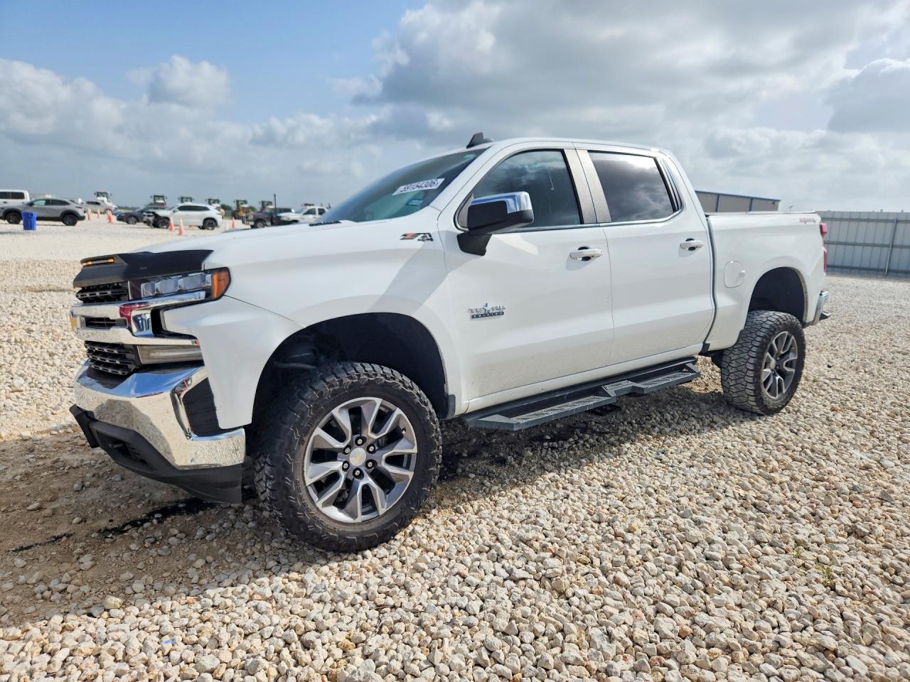 2020 CHEVROLET SILVERADO LT — Front 3/4