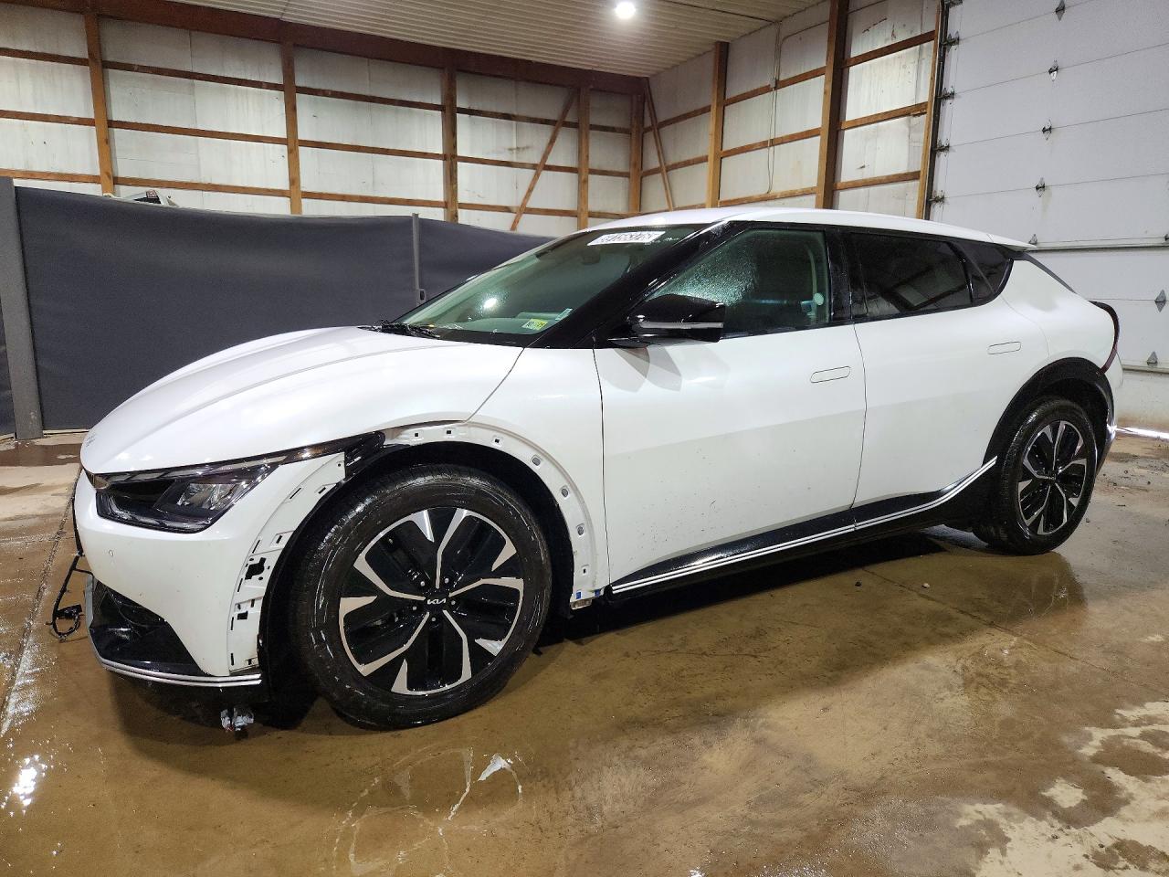 2024 KIA EV6 Light, Wind — Front 3/4