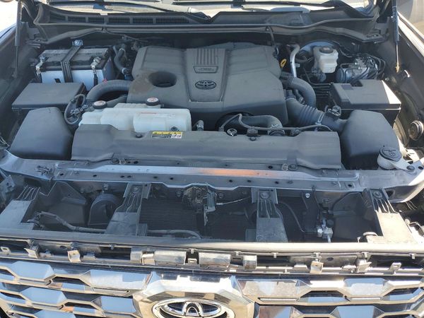 2024 TOYOTA TUNDRA Platinum