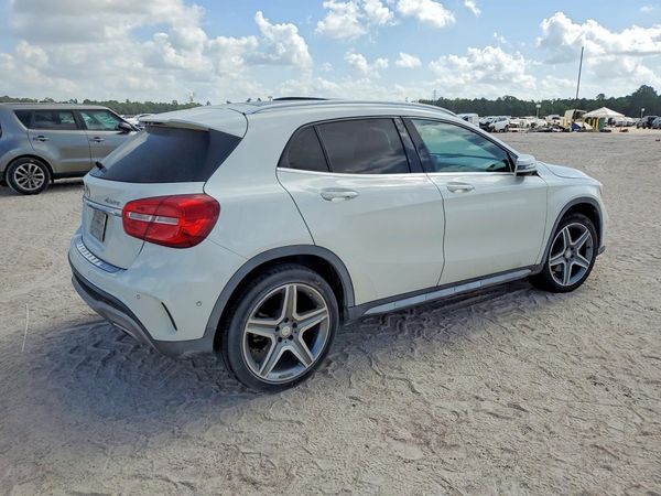 2015 MERCEDES-BENZ GLA