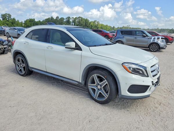 2015 MERCEDES-BENZ GLA