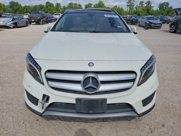 2015 MERCEDES-BENZ GLA