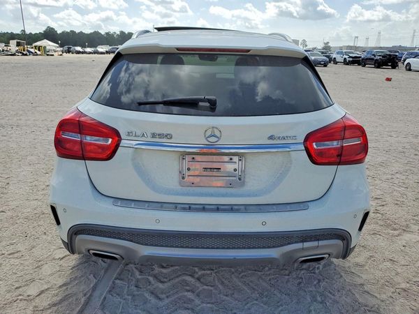 2015 MERCEDES-BENZ GLA