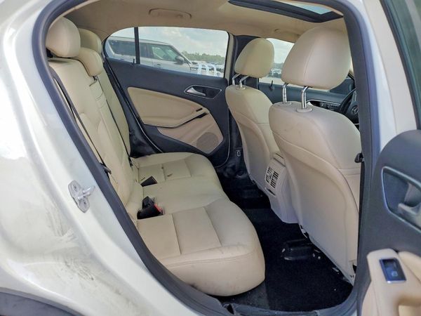 2015 MERCEDES-BENZ GLA
