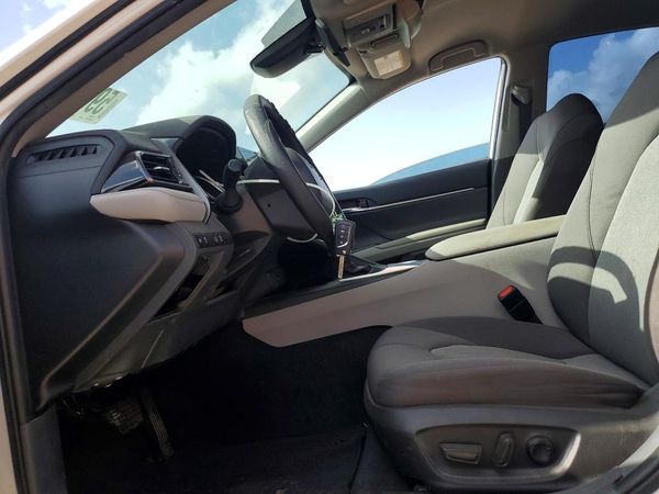 2022 TOYOTA CAMRY LE — DENT