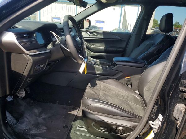 2025 JEEP GRAND CHEROKEE Laredo, Altitude