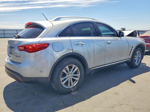 2017 INFINITI QX70