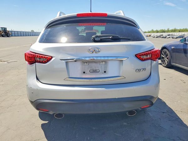 2017 INFINITI QX70