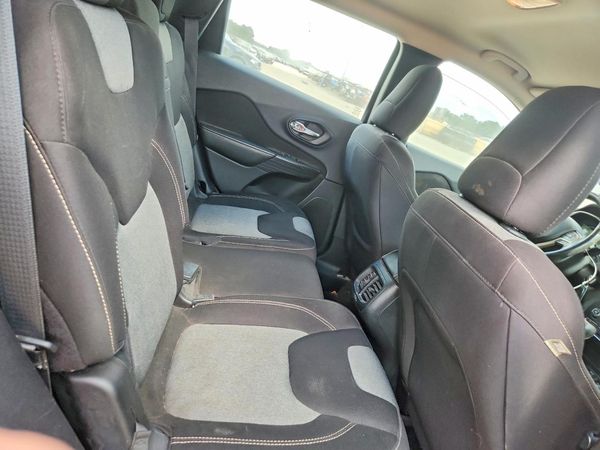 2015 JEEP CHEROKEE SPORT 4X4