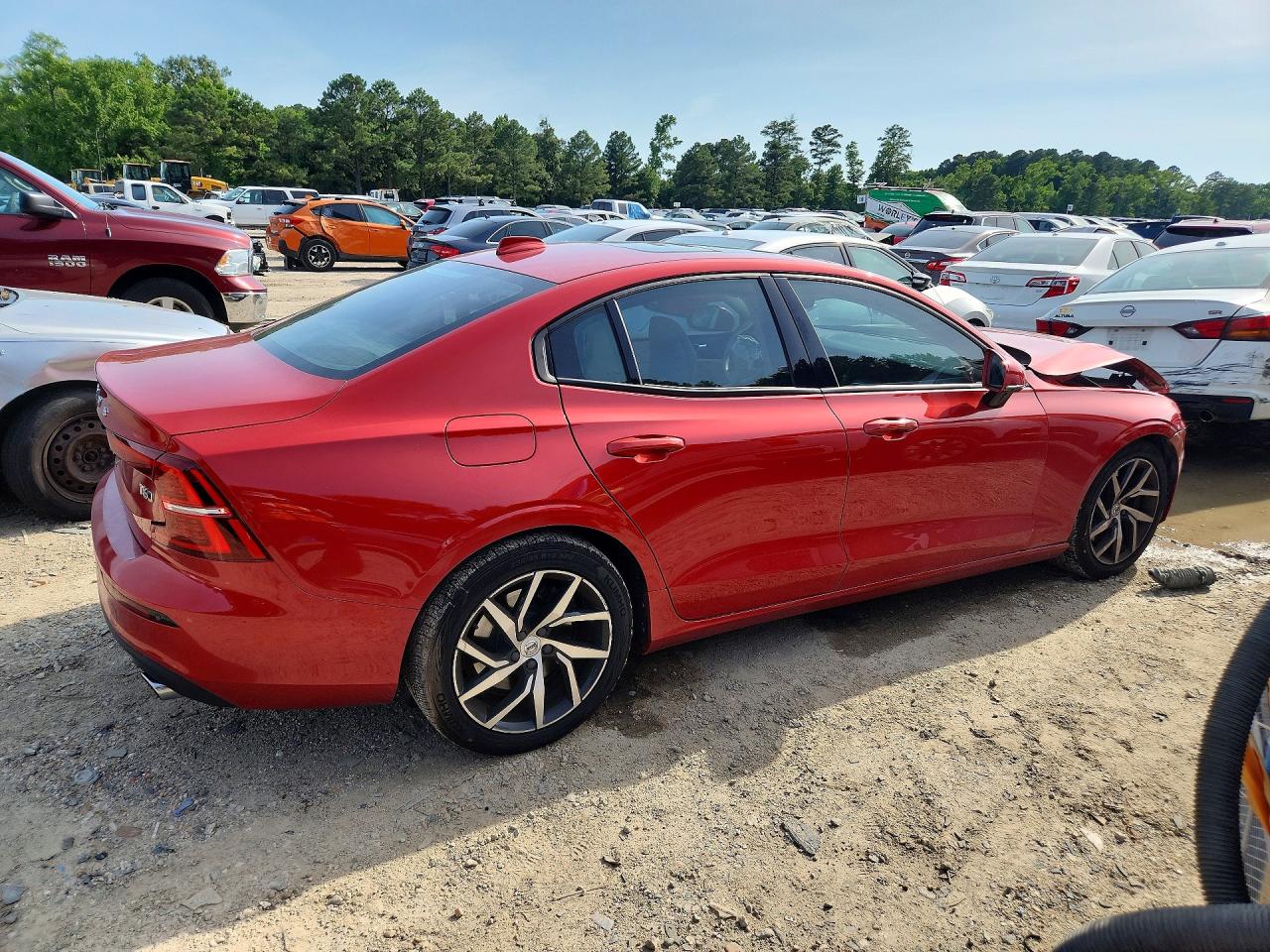2019 VOLVO S60 Momentum