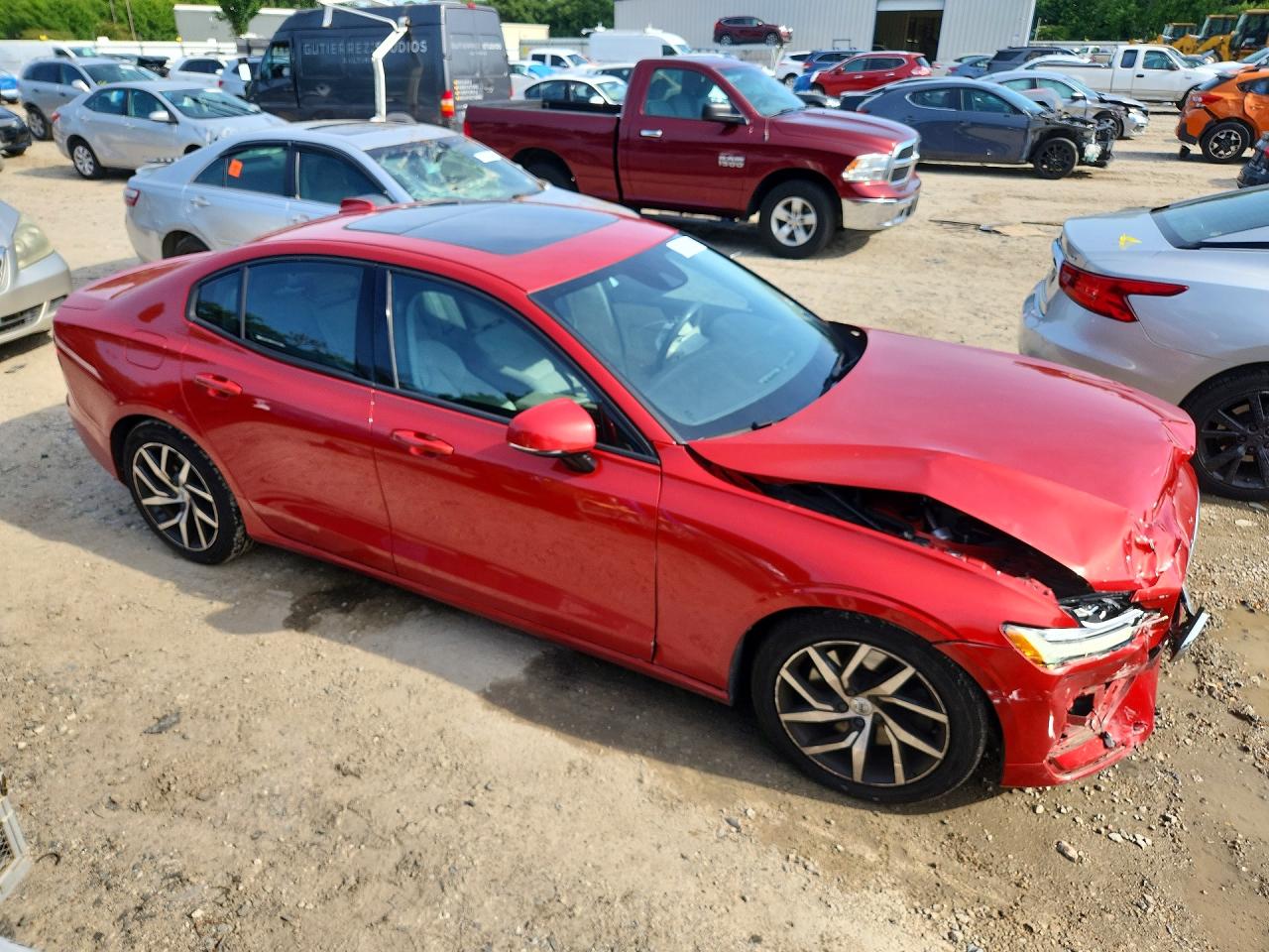 2019 VOLVO S60 Momentum