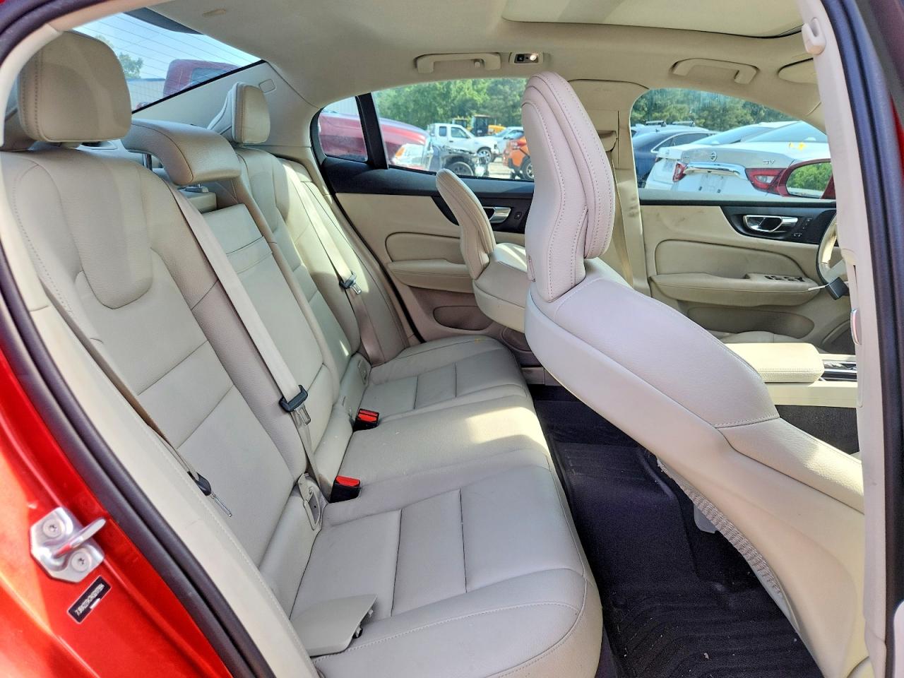 2019 VOLVO S60 Momentum