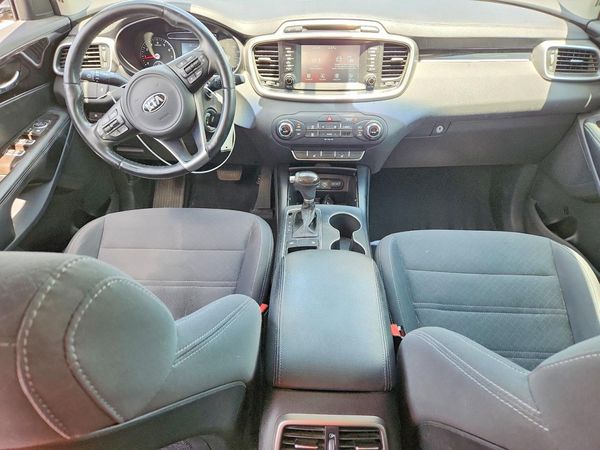2017 KIA SORENTO L, LX