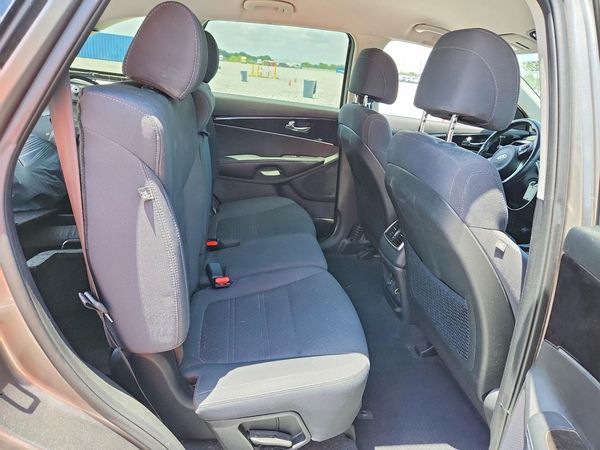 2017 KIA SORENTO L, LX