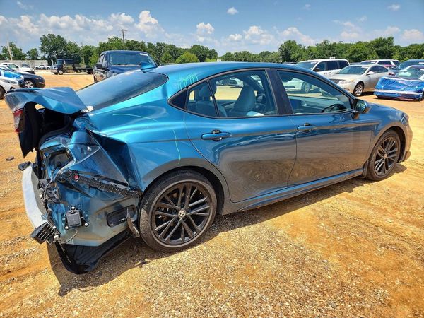 2025 TOYOTA CAMRY