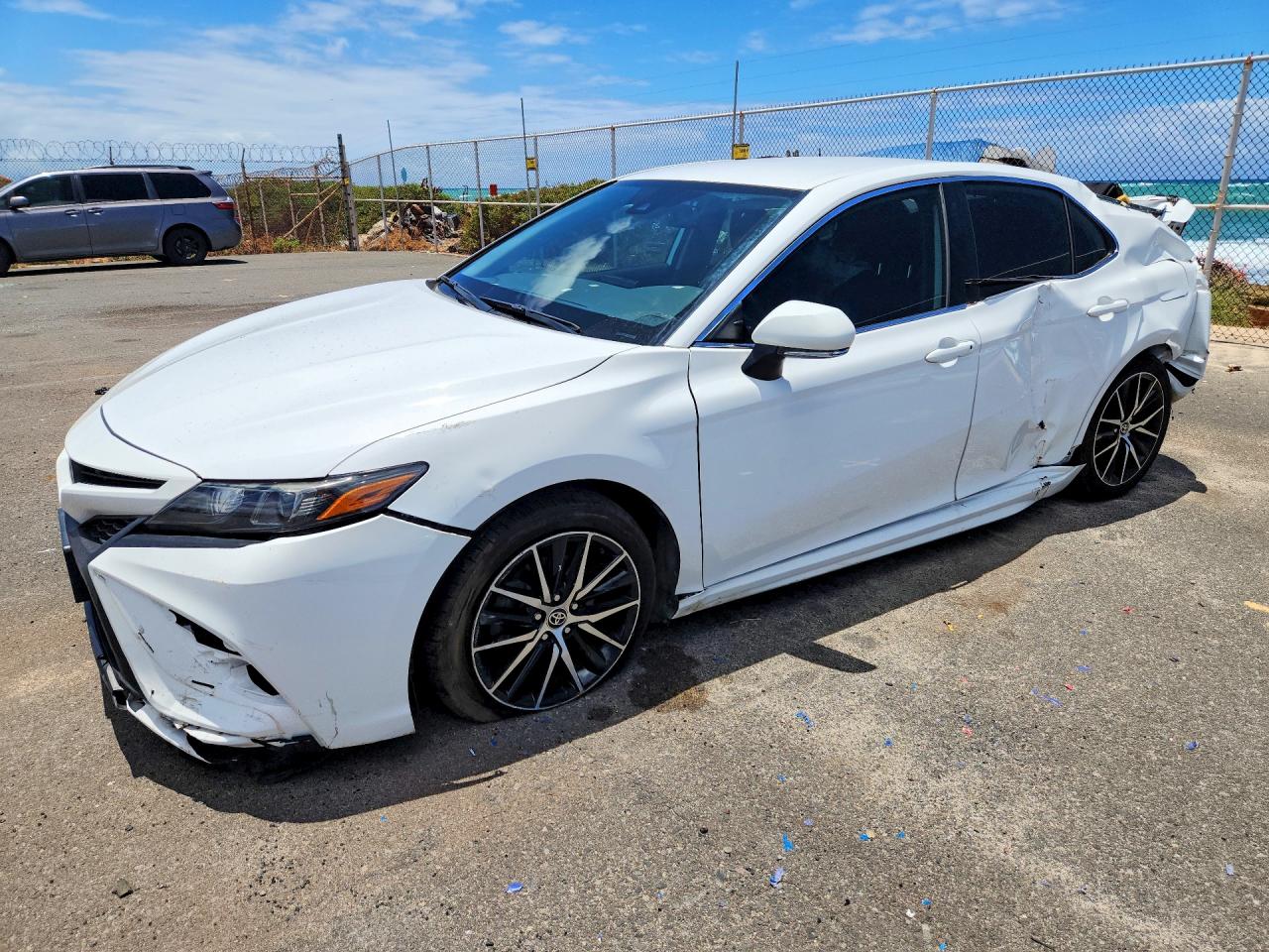 2021 TOYOTA CAMRY SE + Convenient Pkg — Front 3/4