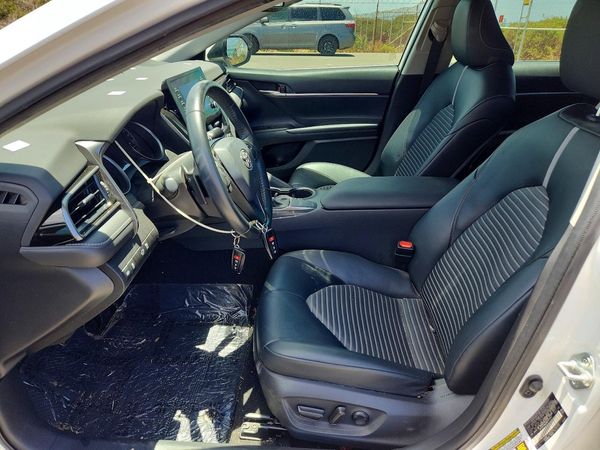 2021 TOYOTA CAMRY SE + Convenient Pkg — DENT