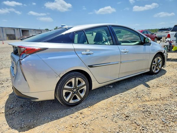 2017 TOYOTA PRIUS