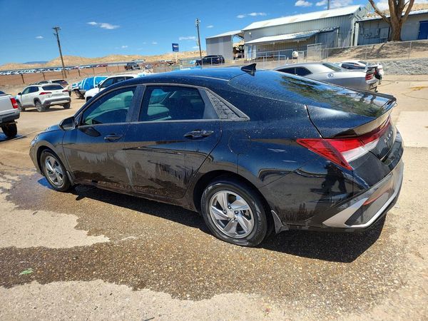 2024 HYUNDAI ELANTRA SE