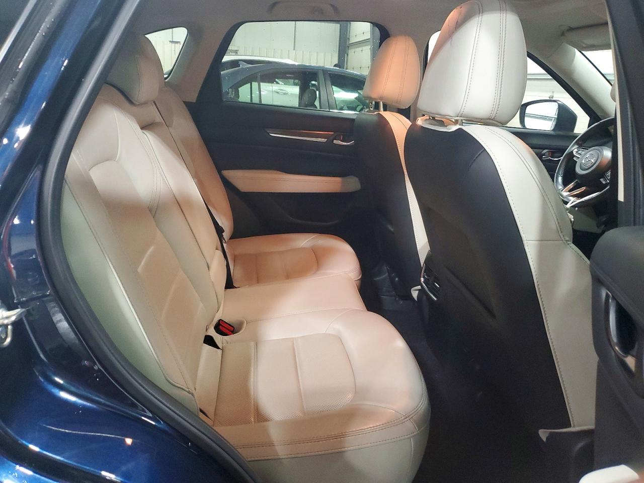 2022 MAZDA CX-5 Premium Package