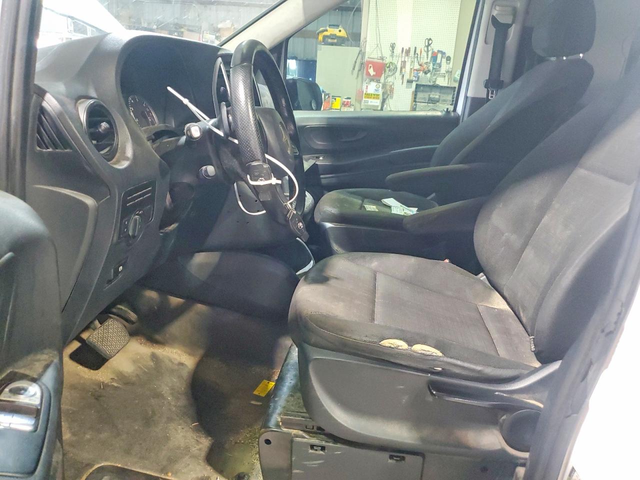 2016 MERCEDES-BENZ METRIS