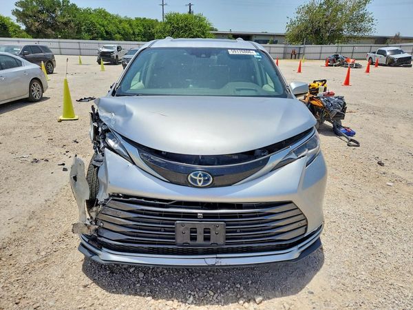 2021 TOYOTA SIENNA