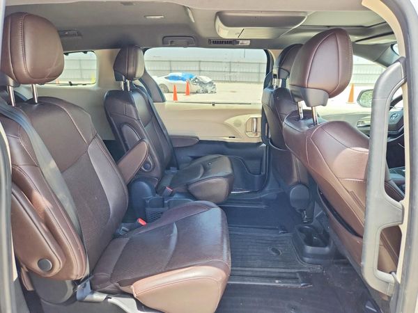 2021 TOYOTA SIENNA