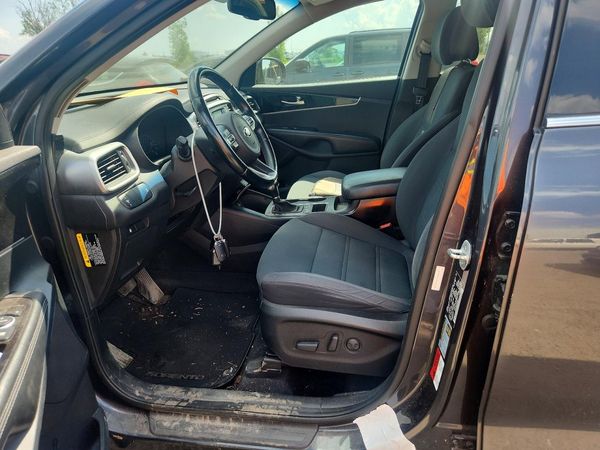 2016 KIA SORENTO L / LX