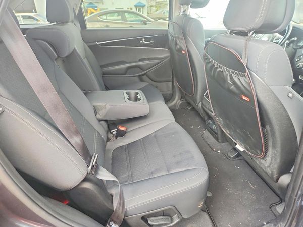 2016 KIA SORENTO L / LX