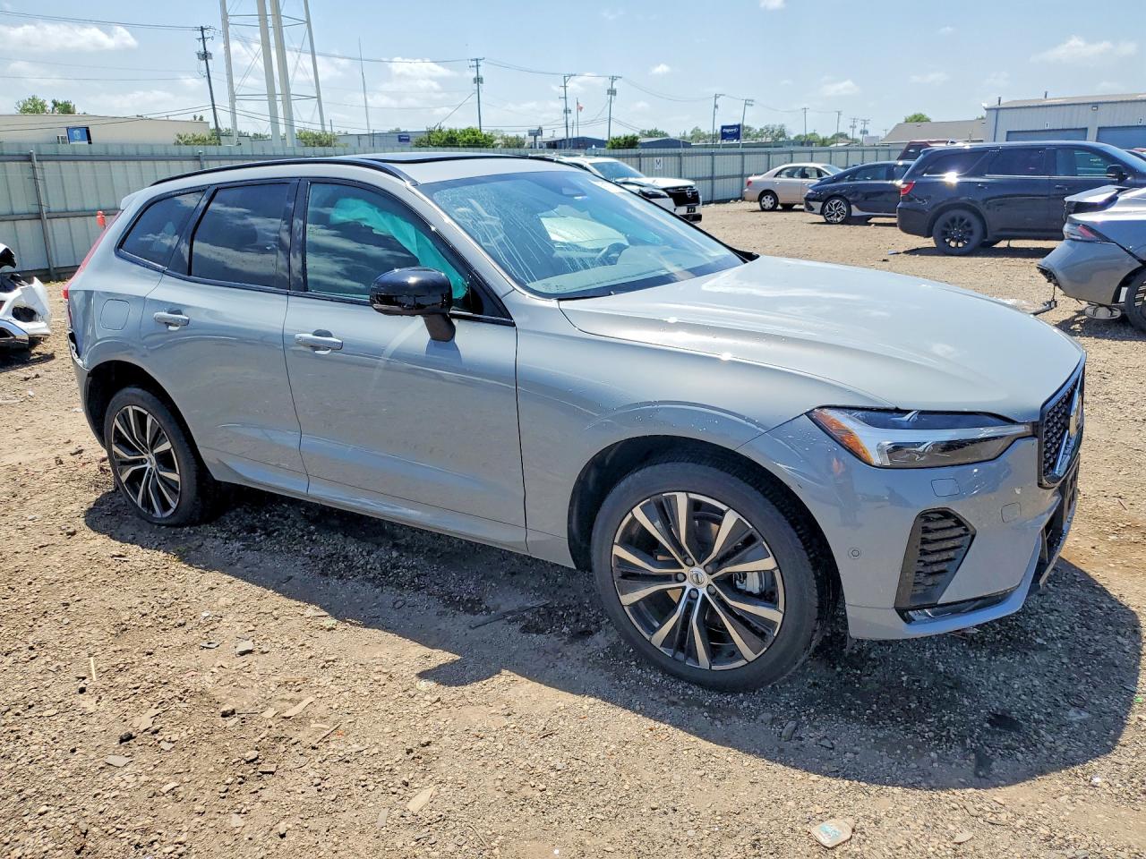 2025 VOLVO XC60 Plus Dark