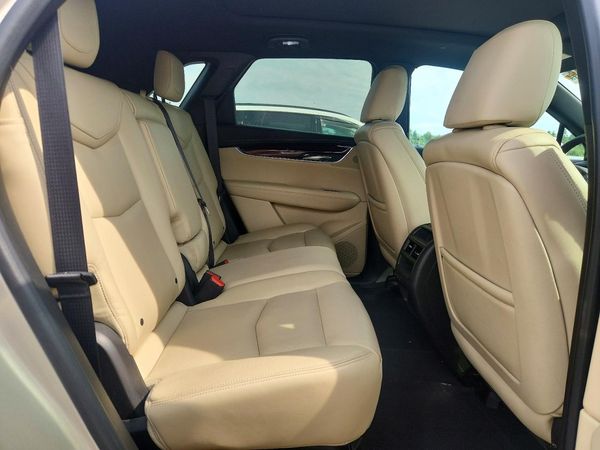 2017 CADILLAC XT5