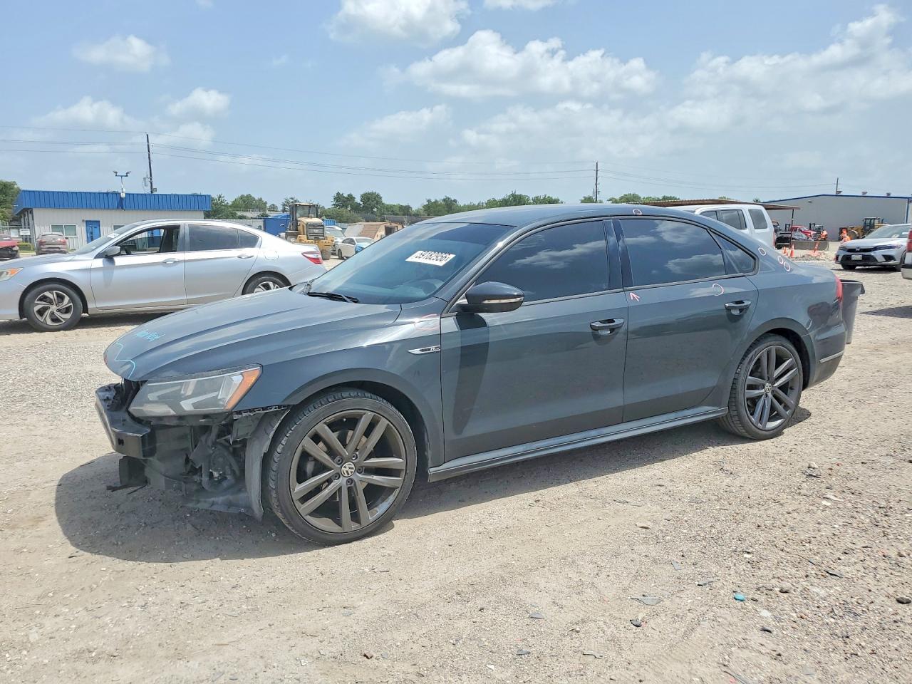 2018 VOLKSWAGEN PASSAT S, R-Line