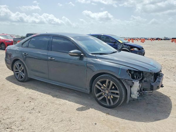 2018 VOLKSWAGEN PASSAT S, R-Line