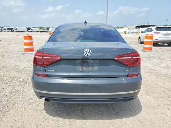2018 VOLKSWAGEN PASSAT S, R-Line
