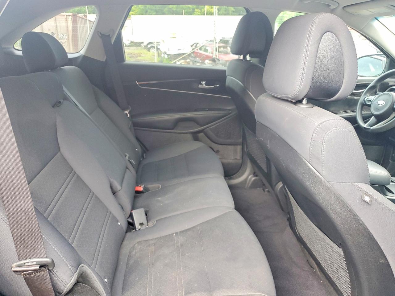 2016 KIA SORENTO L / LX