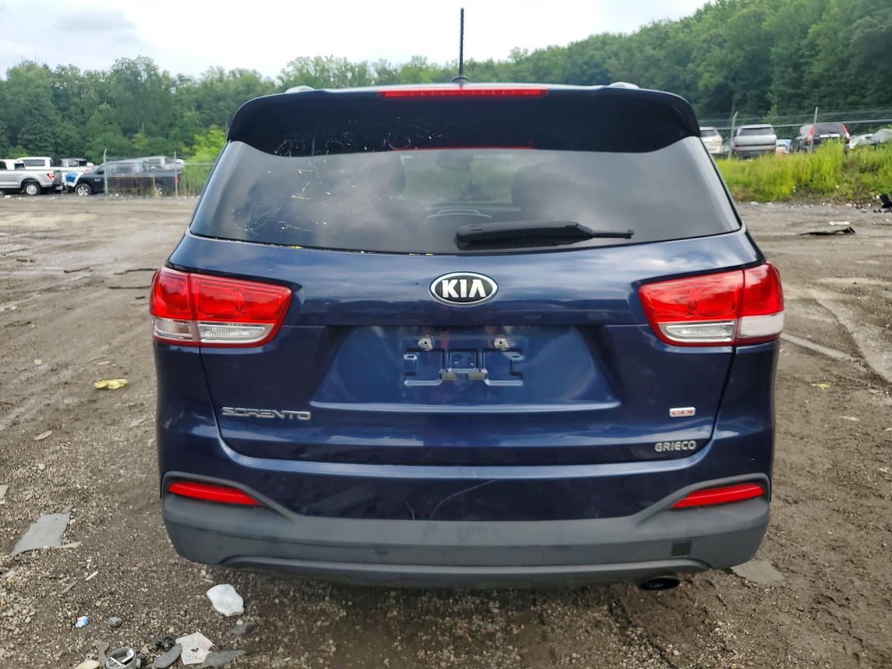 2016 KIA SORENTO L / LX