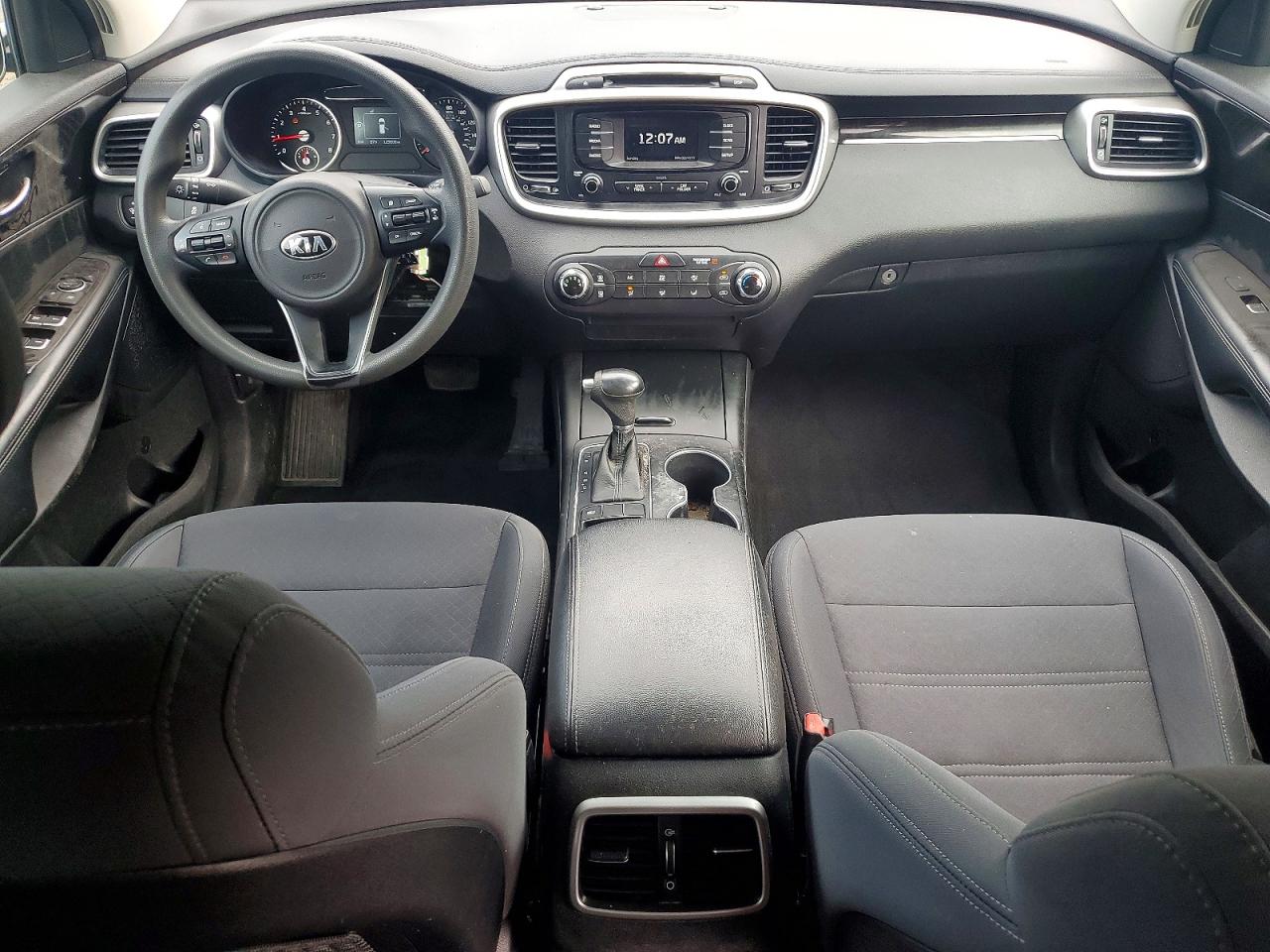 2016 KIA SORENTO L / LX