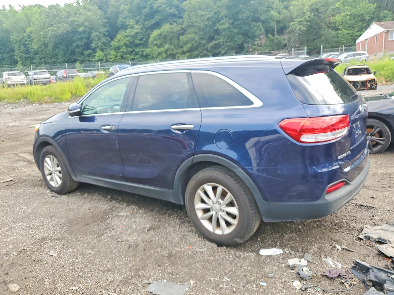 2016 KIA SORENTO L / LX