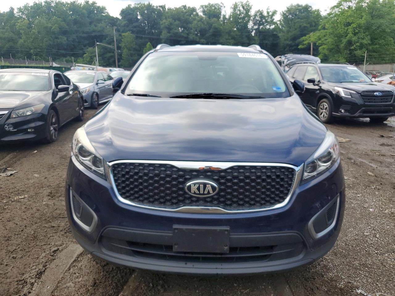 2016 KIA SORENTO L / LX