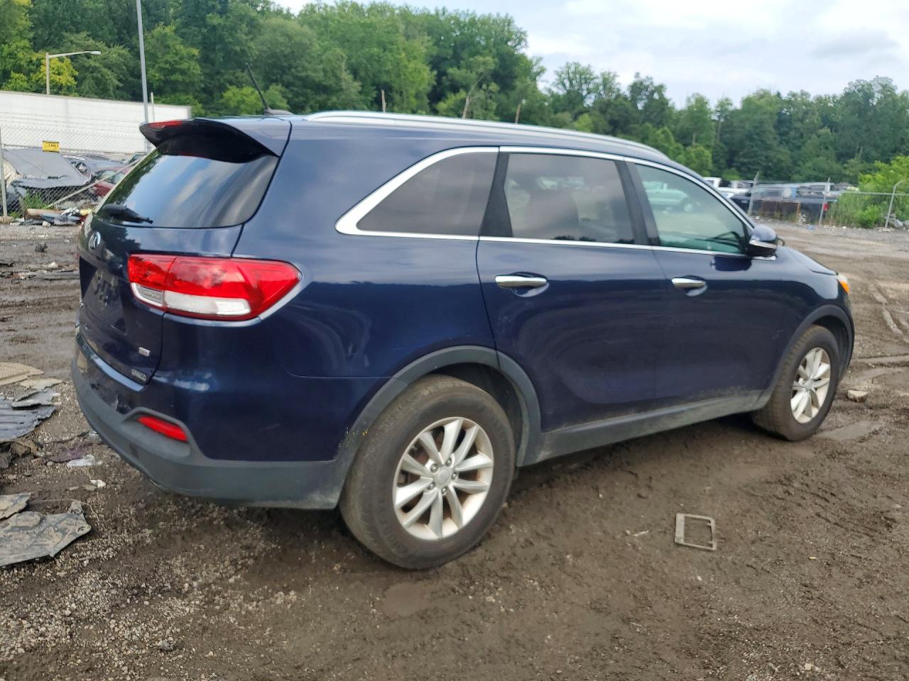 2016 KIA SORENTO L / LX