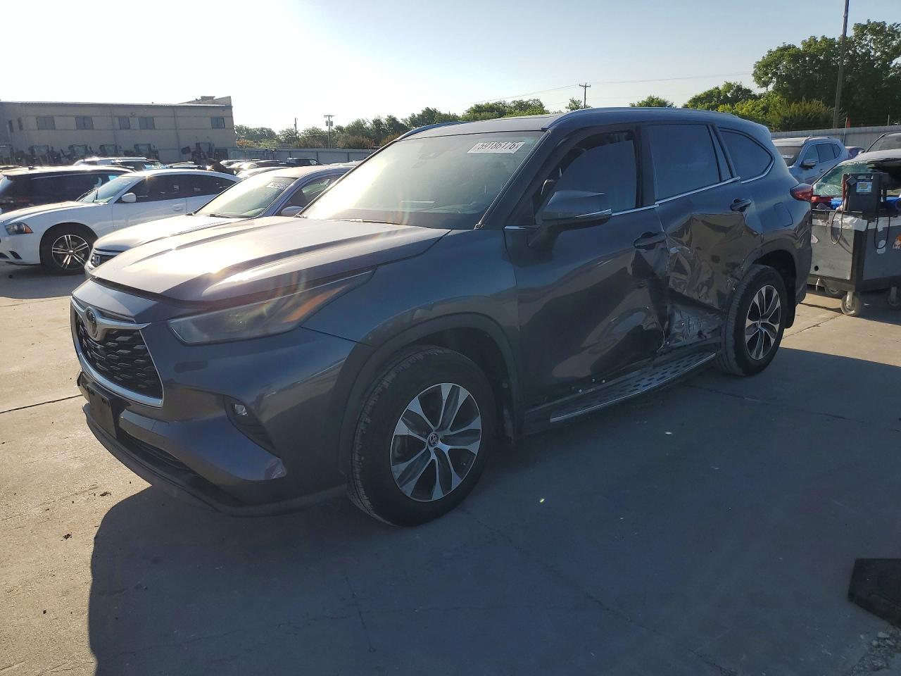 2022 TOYOTA HIGHLANDER XLE