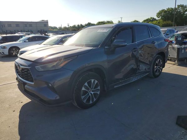 2022 TOYOTA HIGHLANDER XLE