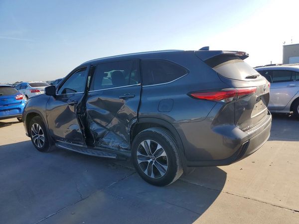 2022 TOYOTA HIGHLANDER XLE