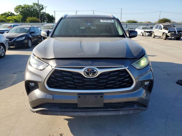 2022 TOYOTA HIGHLANDER XLE