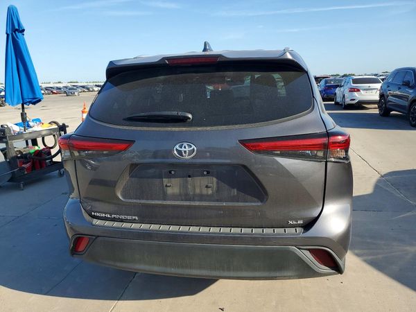 2022 TOYOTA HIGHLANDER XLE