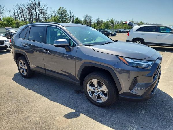 2024 TOYOTA RAV4 XLE