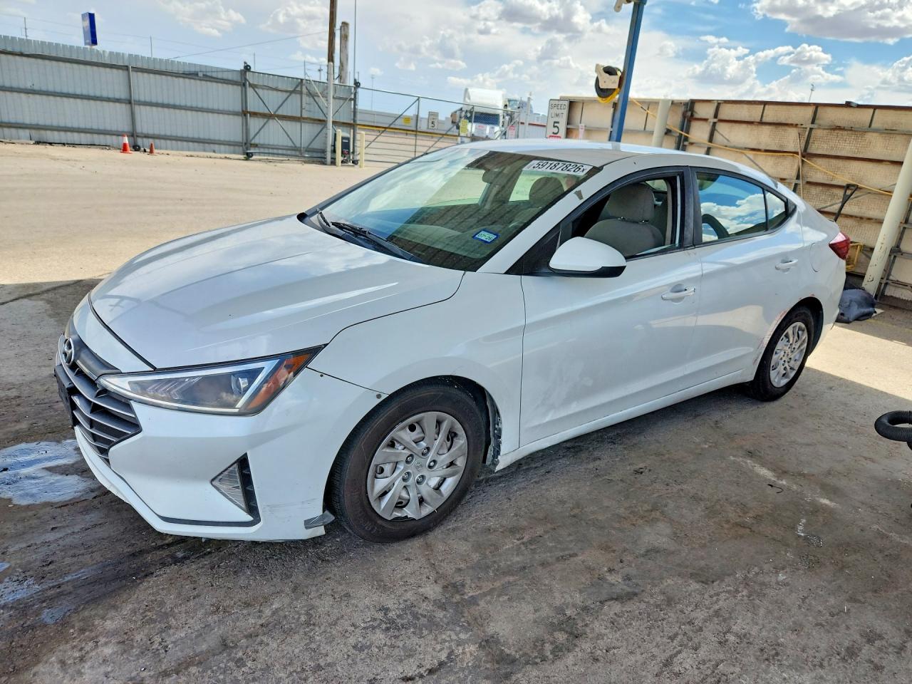 2019 HYUNDAI ELANTRA SE — Front 3/4