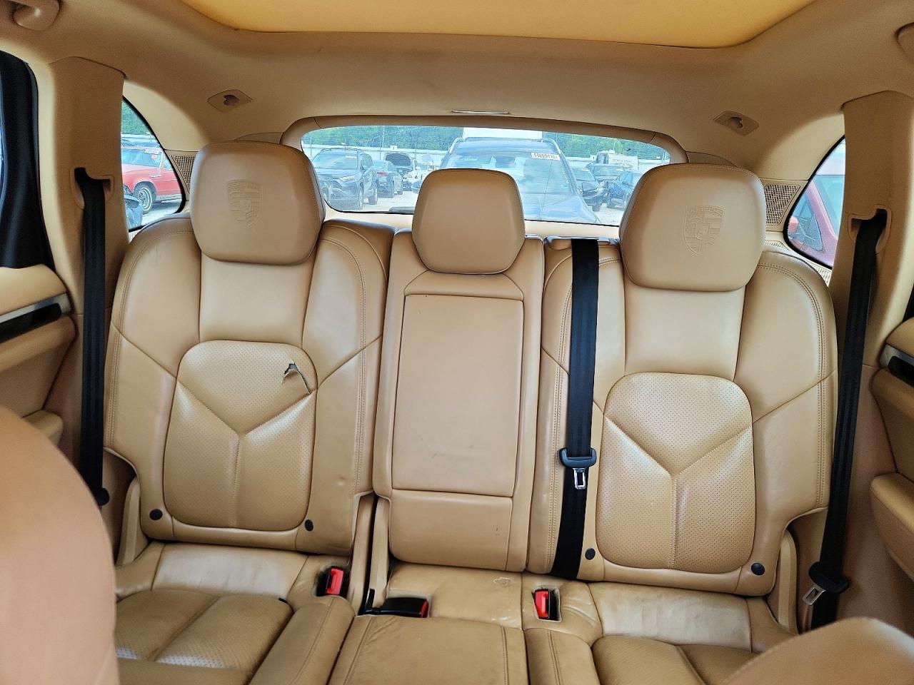 2017 PORSCHE CAYENNE